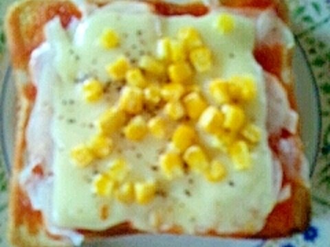 コーンとチーズのピザ風トースト